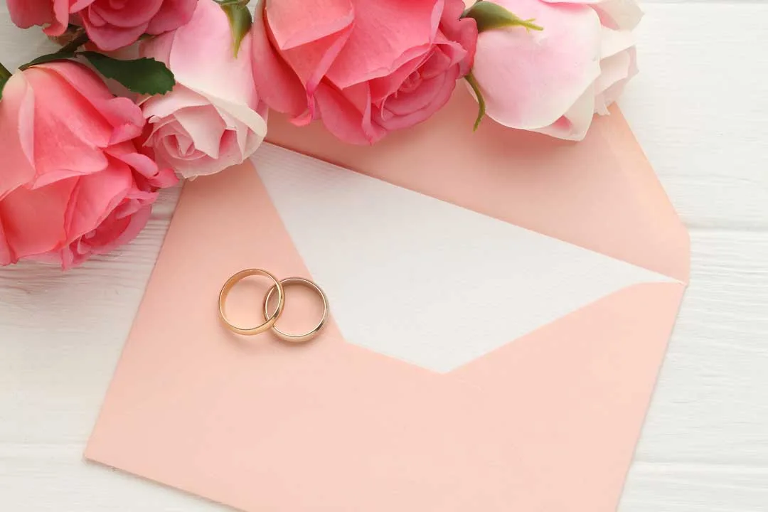 Lettre avec citation et bague de fiancaille